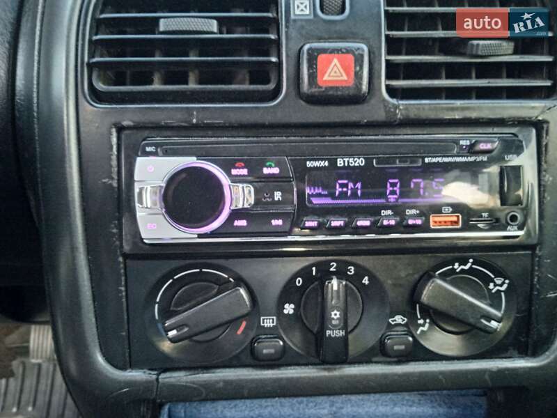 Ліфтбек Mitsubishi Carisma 1999 в Львові