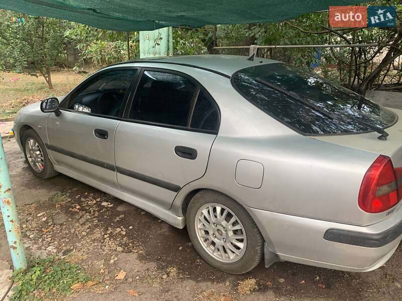 Ліфтбек Mitsubishi Carisma 2002 в Дніпрі