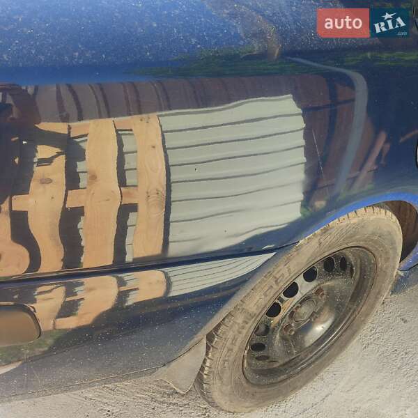 Седан Mitsubishi Carisma 2002 в Винниках