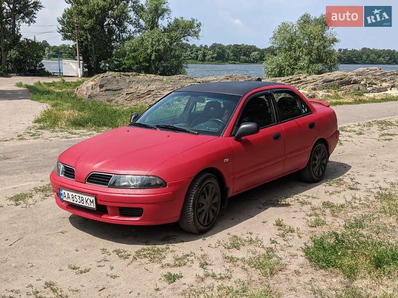 Седан Mitsubishi Carisma 2000 в Кременчуці