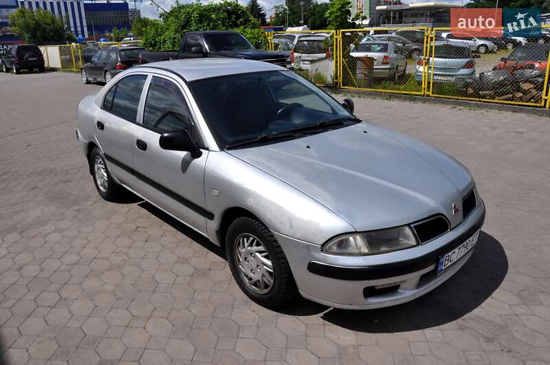 Лифтбек Mitsubishi Carisma 2000 в Львове