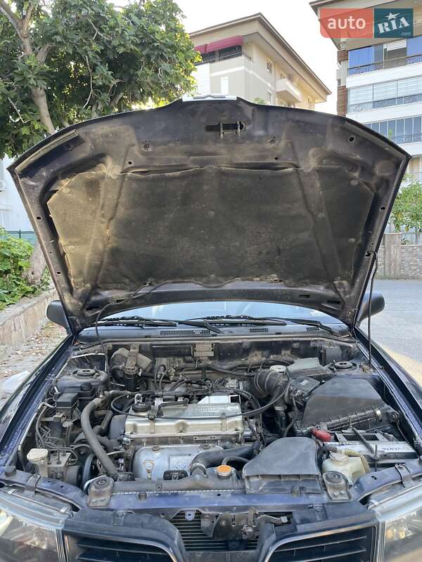 Лифтбек Mitsubishi Carisma 2002 в Тернополе