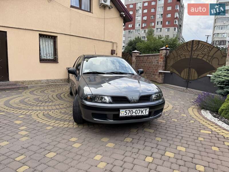 Седан Mitsubishi Carisma 2004 в Львове