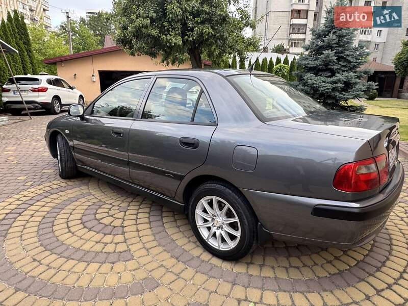 Седан Mitsubishi Carisma 2004 в Львове