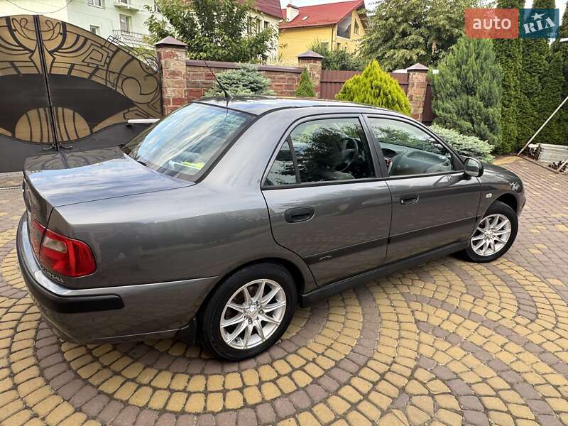 Седан Mitsubishi Carisma 2004 в Львове