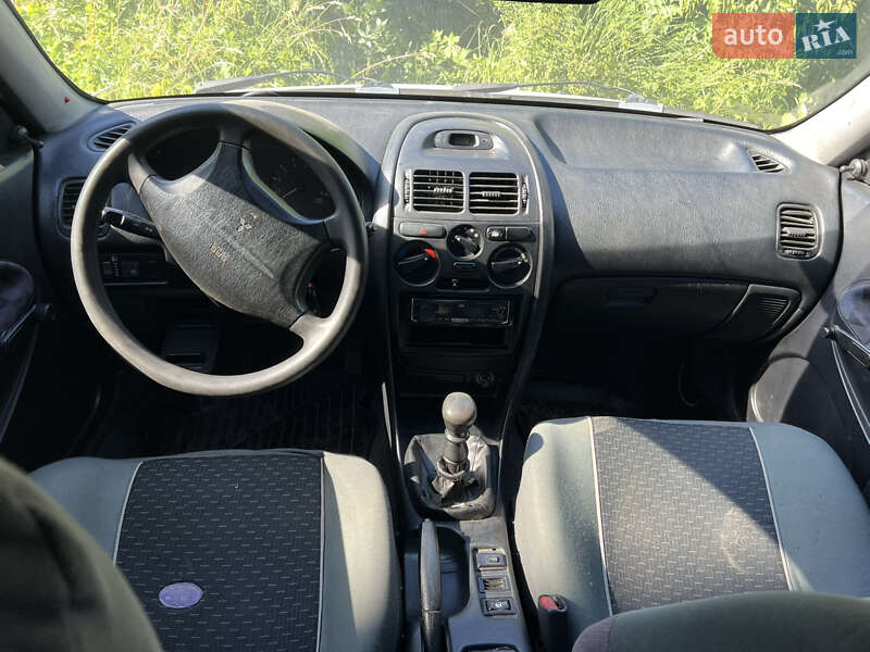 Седан Mitsubishi Carisma 1997 в Ивано-Франковске