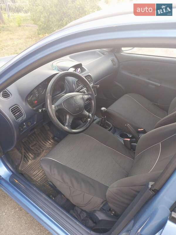 Седан Mitsubishi Carisma 2000 в Киеве