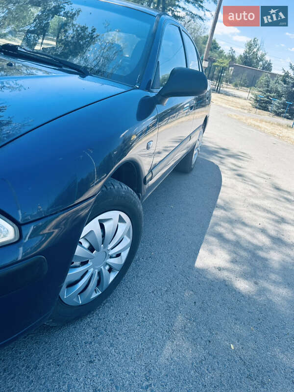 Лифтбек Mitsubishi Carisma 2001 в Сарате