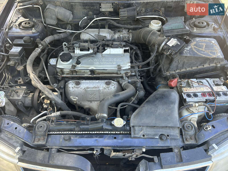 Лифтбек Mitsubishi Carisma 2001 в Сарате
