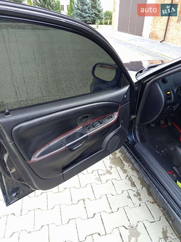 Лифтбек Mitsubishi Carisma 2002 в Тернополе