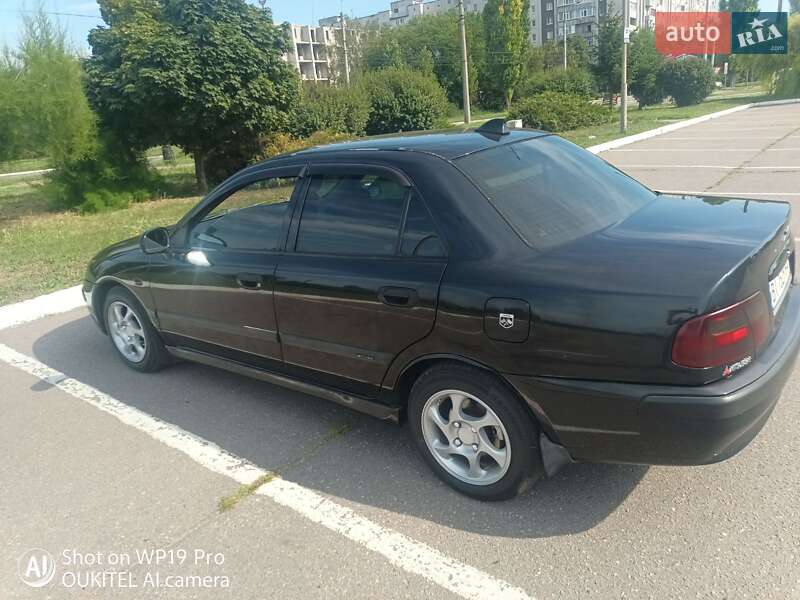 Седан Mitsubishi Carisma 2003 в Кременчуці