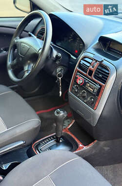 Лифтбек Mitsubishi Carisma 2001 в 