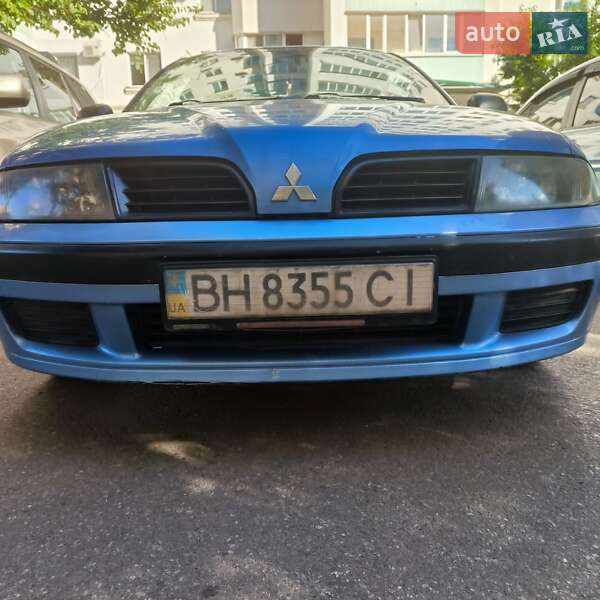Седан Mitsubishi Carisma 2002 в Одесі