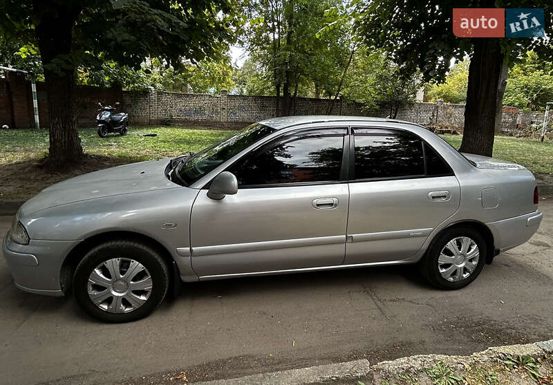 Седан Mitsubishi Carisma 1999 в Днепре