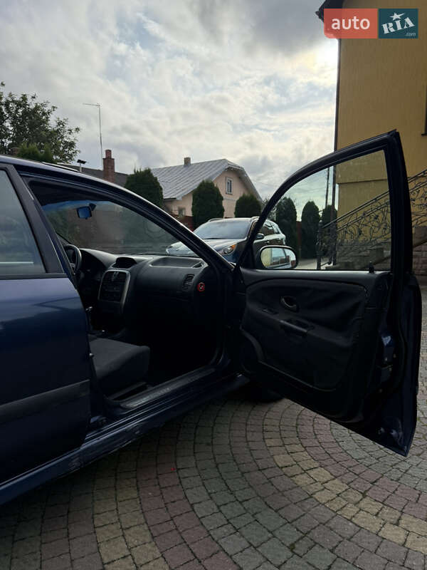 Седан Mitsubishi Carisma 2002 в Новом Роздоле