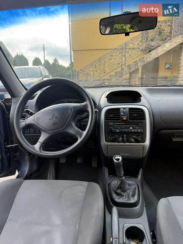 Седан Mitsubishi Carisma 2002 в Новом Роздоле