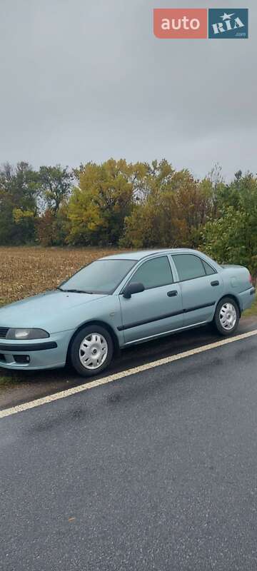 Седан Mitsubishi Carisma 2003 в Бершаді