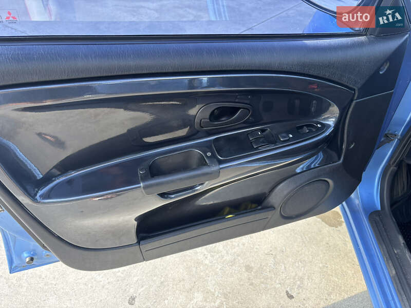 Лифтбек Mitsubishi Carisma 2001 в Синельниково