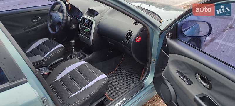 Седан Mitsubishi Carisma 2003 в Харкові