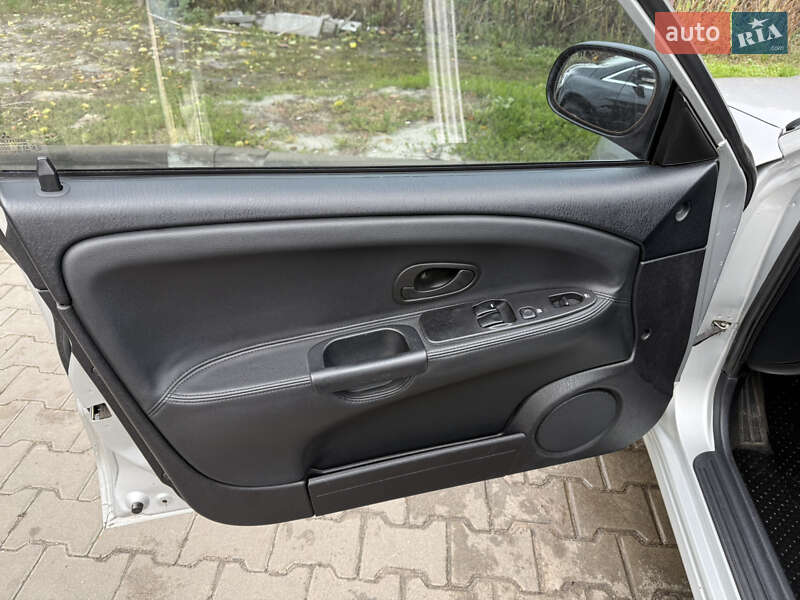 Седан Mitsubishi Carisma 2003 в Яготині