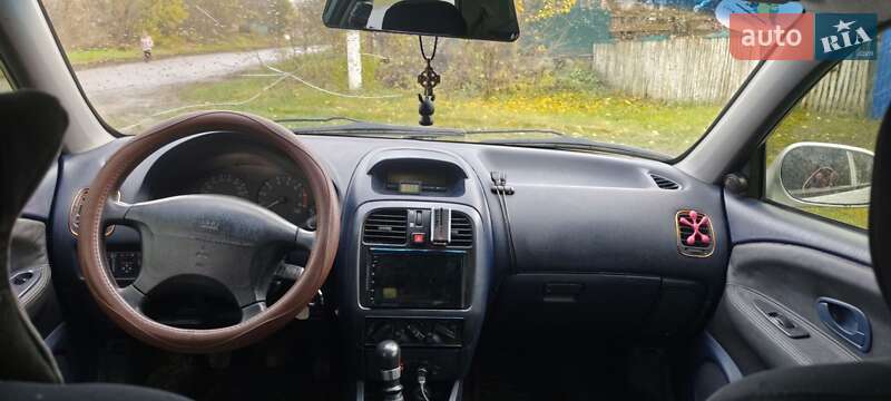 Седан Mitsubishi Carisma 2001 в Монастырище