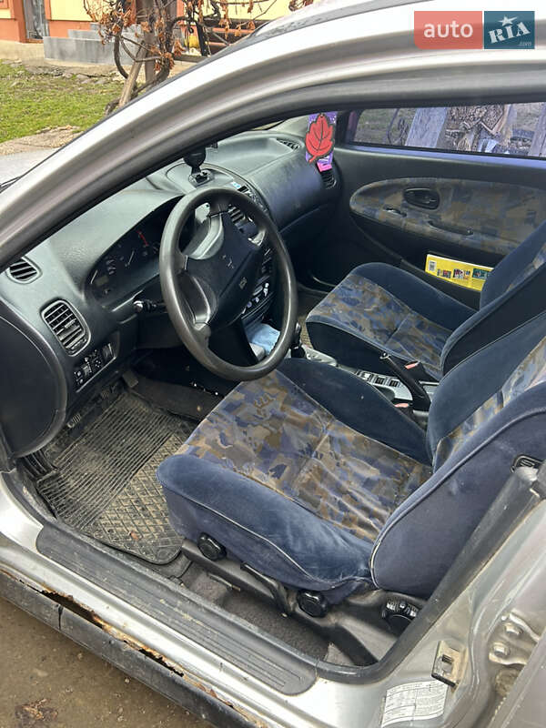 Седан Mitsubishi Carisma 1998 в Коломые