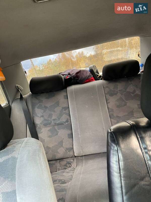 Седан Mitsubishi Carisma 1997 в Бориславе