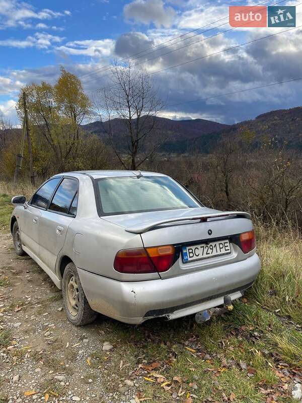Седан Mitsubishi Carisma 1997 в Бориславе