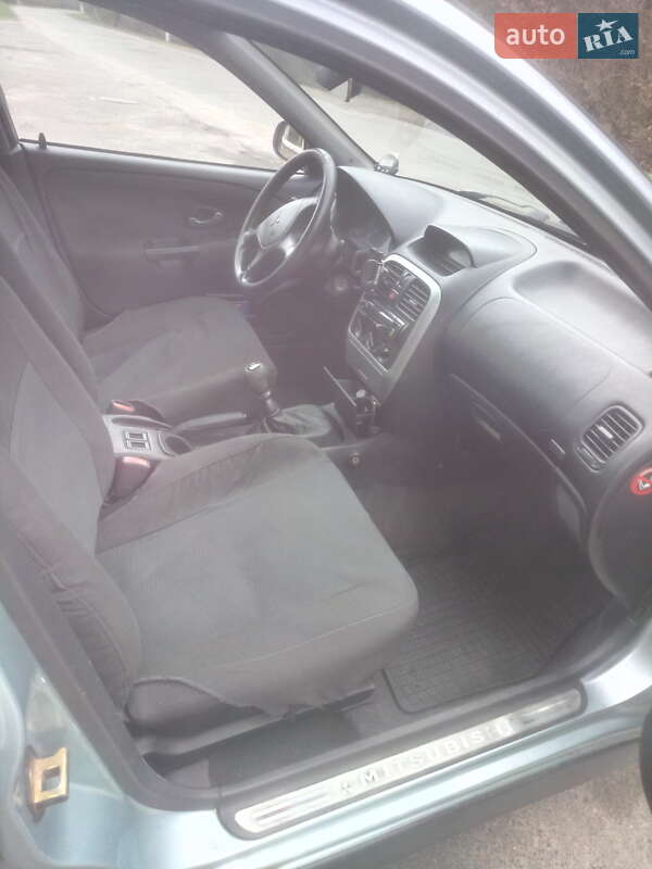 Седан Mitsubishi Carisma 2003 в Фастове