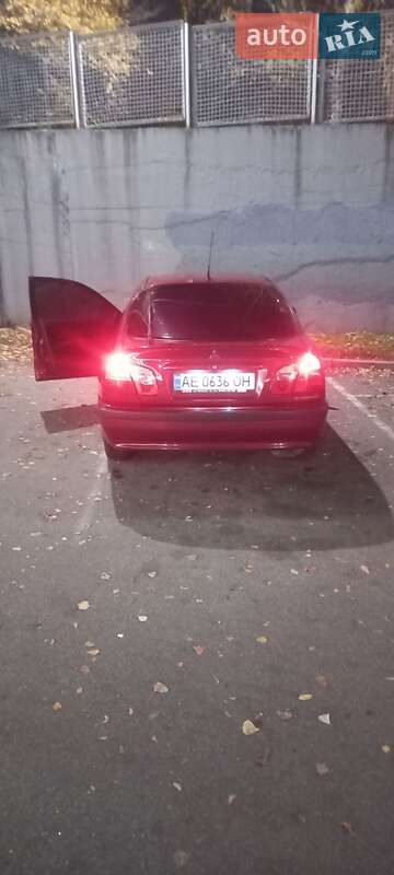 Ліфтбек Mitsubishi Carisma 2000 в Дніпрі