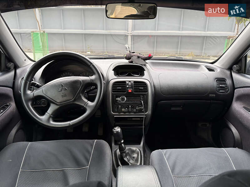 Лифтбек Mitsubishi Carisma 2002 в Ивано-Франковске