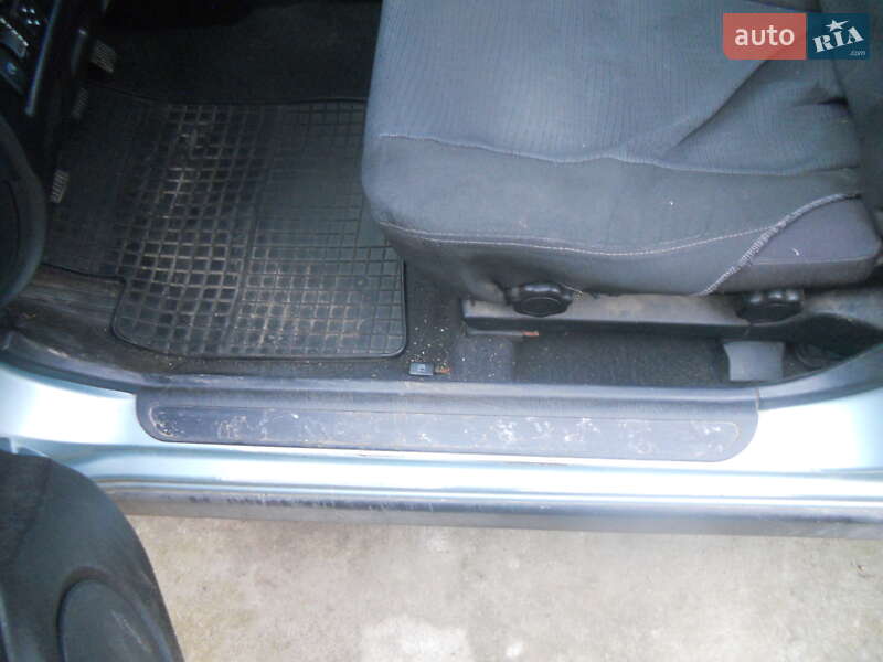 Седан Mitsubishi Carisma 2003 в Фастове