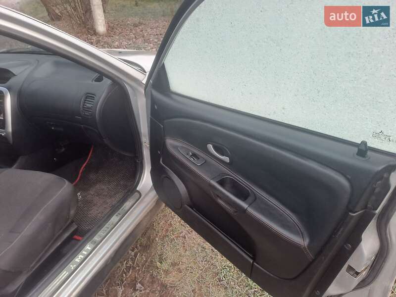 Седан Mitsubishi Carisma 2003 в Сумах