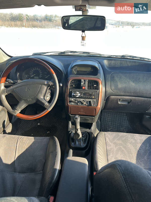 Седан Mitsubishi Carisma 2000 в Львові