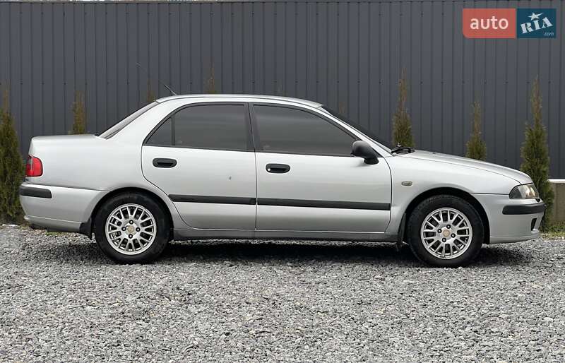 Седан Mitsubishi Carisma 2002 в Львові