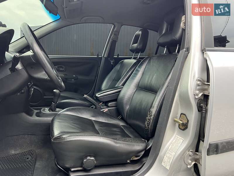 Седан Mitsubishi Carisma 2002 в Львові