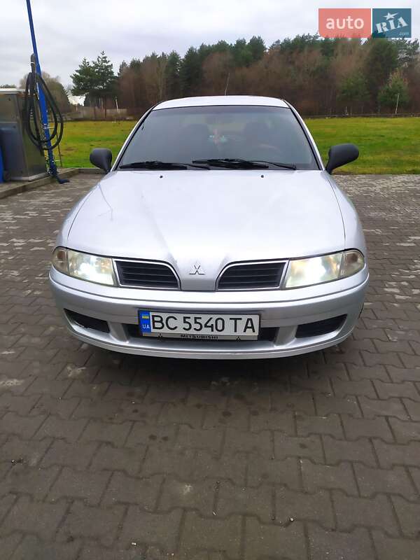 Ліфтбек Mitsubishi Carisma 2003 в Мостиській