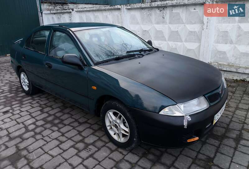 Ліфтбек Mitsubishi Carisma 1996 в Надвірній