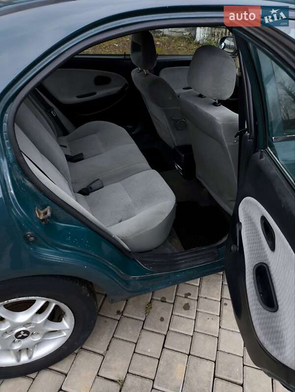 Ліфтбек Mitsubishi Carisma 1996 в Надвірній