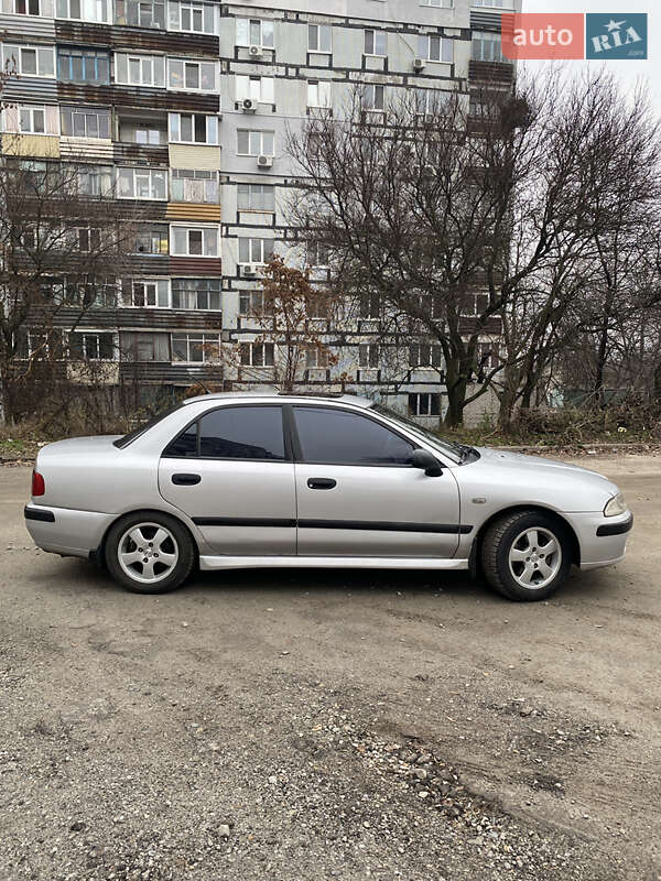 Седан Mitsubishi Carisma 2001 в Днепре