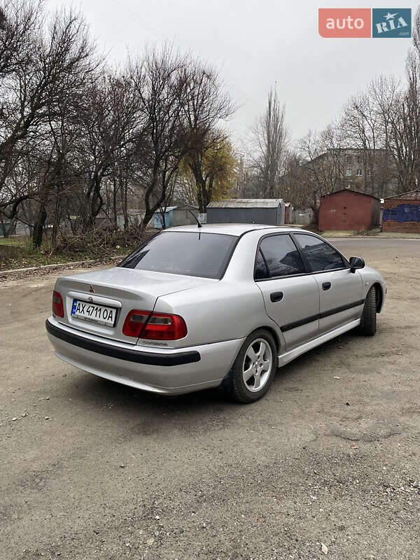 Седан Mitsubishi Carisma 2001 в Днепре