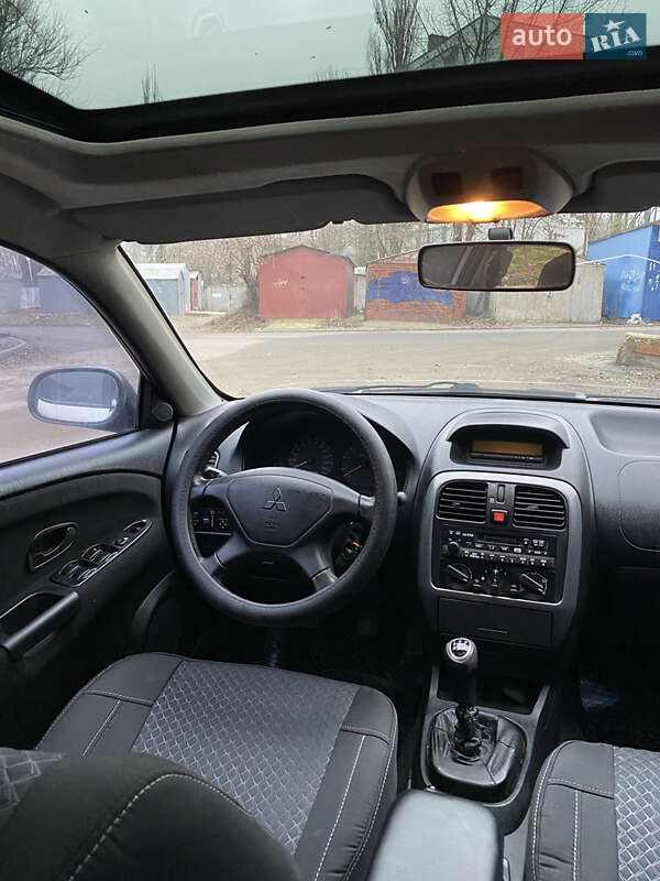 Седан Mitsubishi Carisma 2001 в Днепре