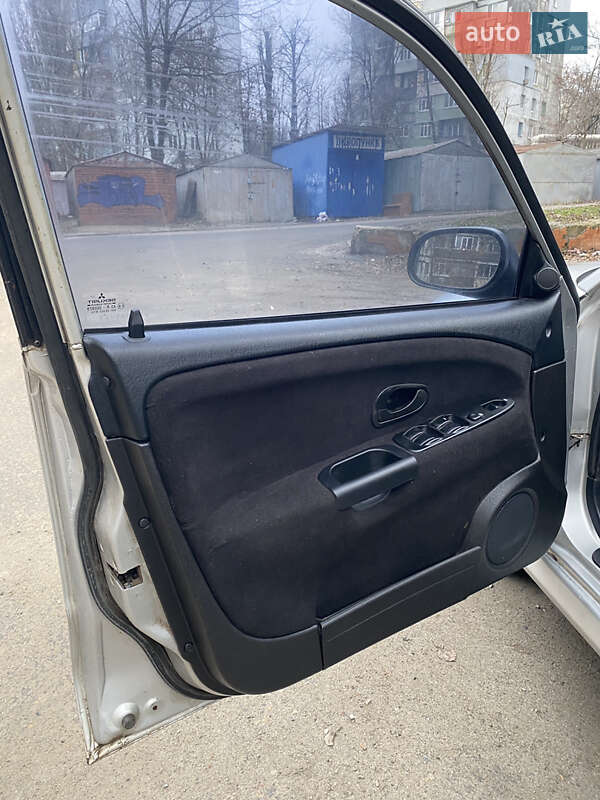 Седан Mitsubishi Carisma 2001 в Днепре