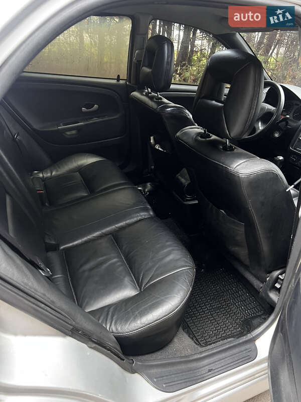 Седан Mitsubishi Carisma 2003 в Львове