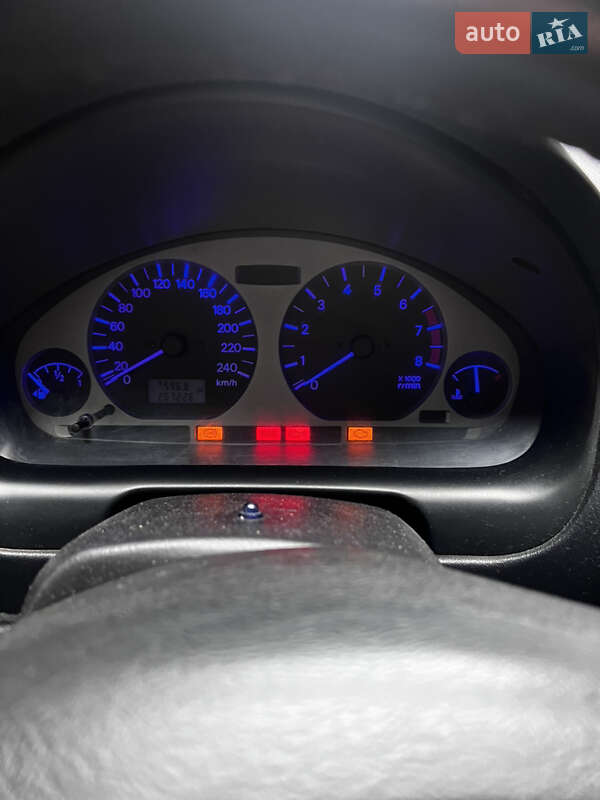 Седан Mitsubishi Carisma 2003 в Львове