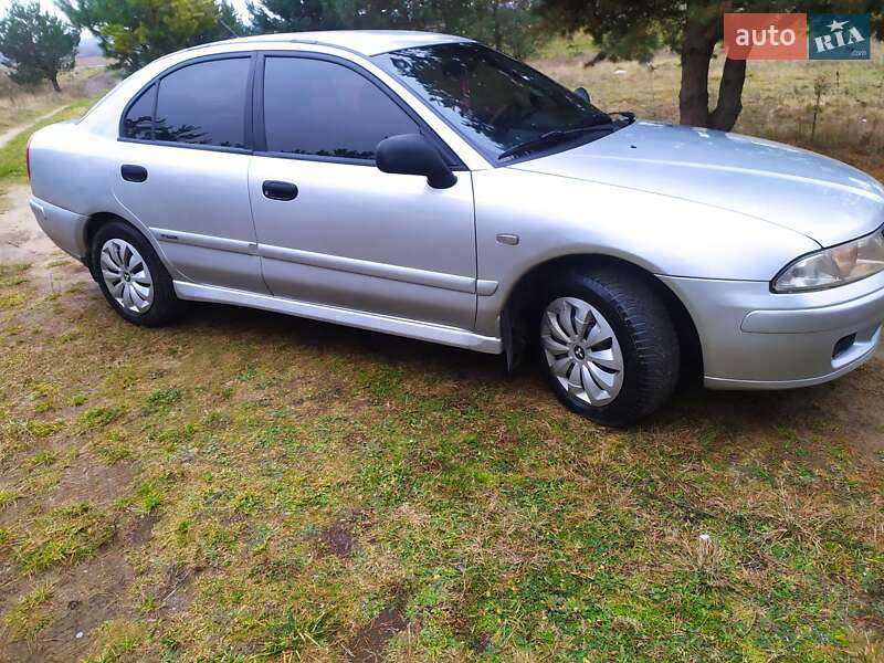 Лифтбек Mitsubishi Carisma 2003 в Мостиске