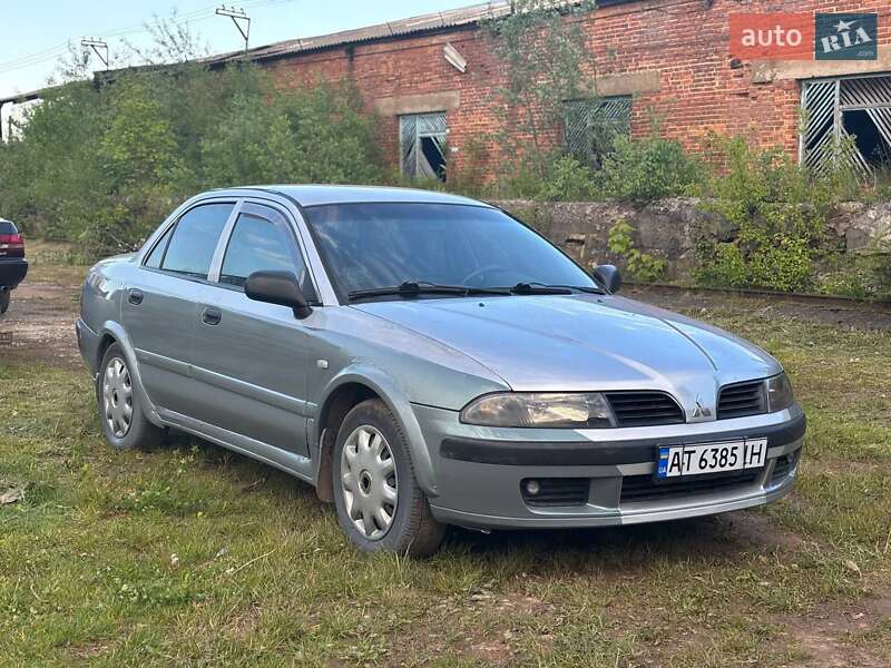 Седан Mitsubishi Carisma 2003 в Івано-Франківську