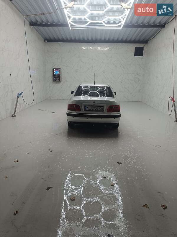 Седан Mitsubishi Carisma 2001 в П'ятихатках