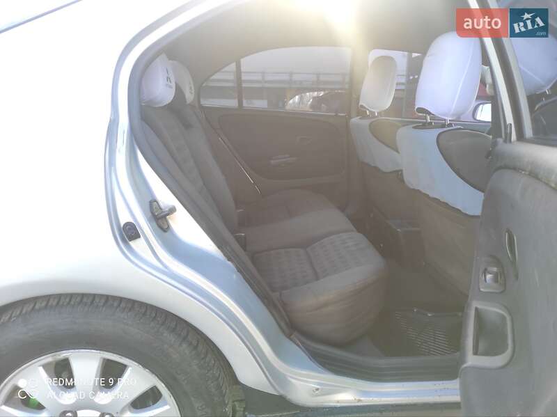 Ліфтбек Mitsubishi Carisma 2001 в Дубні