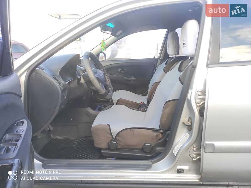 Ліфтбек Mitsubishi Carisma 2001 в Дубні